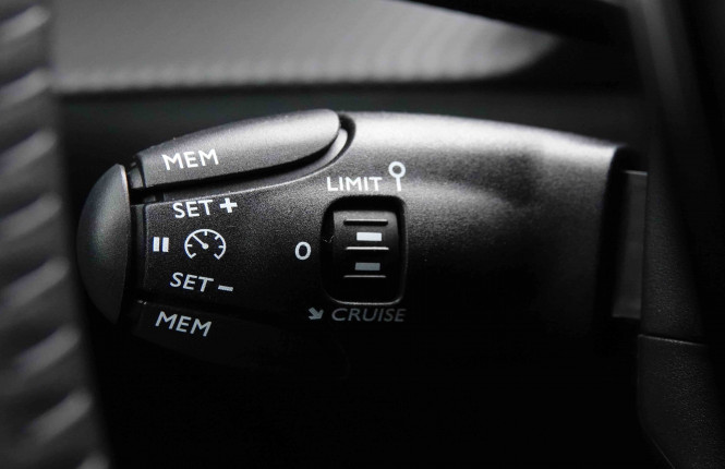 PEUGEOT_PEUGEOT_E_2008_2652307_17.jpg PEUGEOT_PEUGEOT_E_2008_2652307_17.jpg