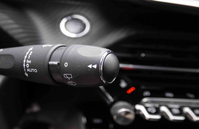 PEUGEOT_PEUGEOT_E_208_2551111_17.jpg PEUGEOT_PEUGEOT_E_208_2551111_17.jpg