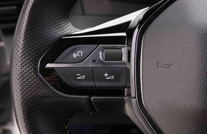 PEUGEOT_PEUGEOT_E_208_2551111_18.jpg PEUGEOT_PEUGEOT_E_208_2551111_18.jpg