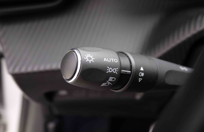 PEUGEOT_PEUGEOT_E_208_2652516_46.jpg PEUGEOT_PEUGEOT_E_208_2652516_46.jpg