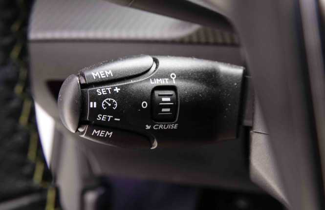 PEUGEOT_PEUGEOT_E_208_2652516_50.jpg PEUGEOT_PEUGEOT_E_208_2652516_50.jpg