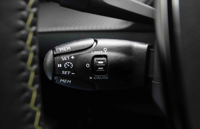 PEUGEOT_PEUGEOT_E_208_2652516_73.jpg PEUGEOT_PEUGEOT_E_208_2652516_73.jpg