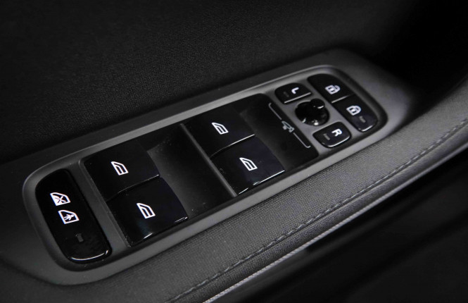 POLESTAR_POLESTAR_2_2652815_19.jpg POLESTAR_POLESTAR_2_2652815_19.jpg