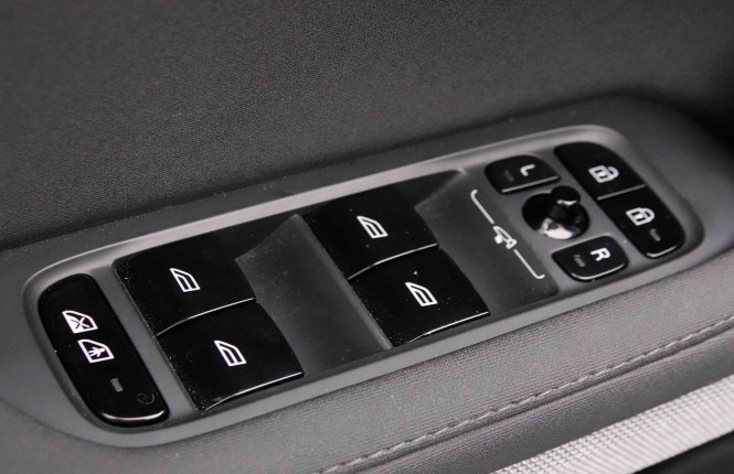 POLESTAR_POLESTAR_2_2653161_19.jpg