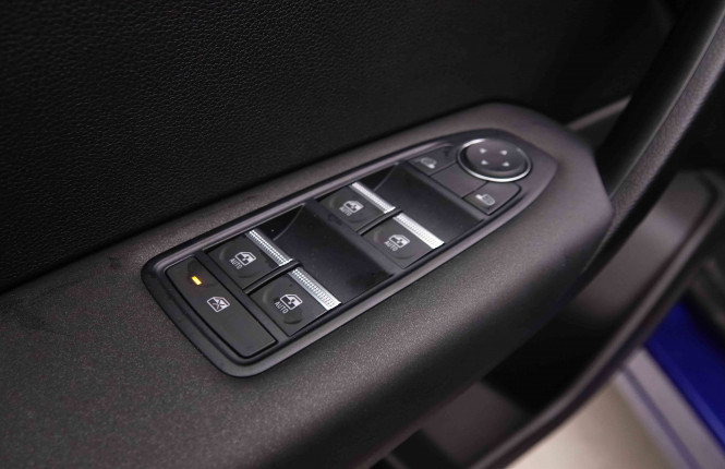 RENAULT_RENAULT_CAPTUR_2550846_19.jpg RENAULT_RENAULT_CAPTUR_2550846_19.jpg