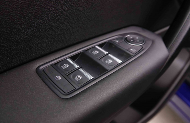 RENAULT_RENAULT_CAPTUR_2550847_19.jpg RENAULT_RENAULT_CAPTUR_2550847_19.jpg