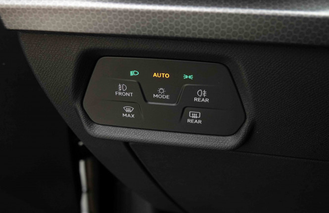 SEAT_SEAT_LEON_2654441_19.jpg SEAT_SEAT_LEON_2654441_19.jpg