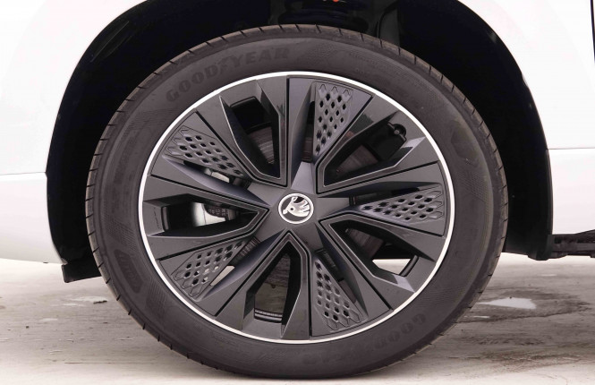 SKODA_SKODA_KAROQ_2446607_23.jpg