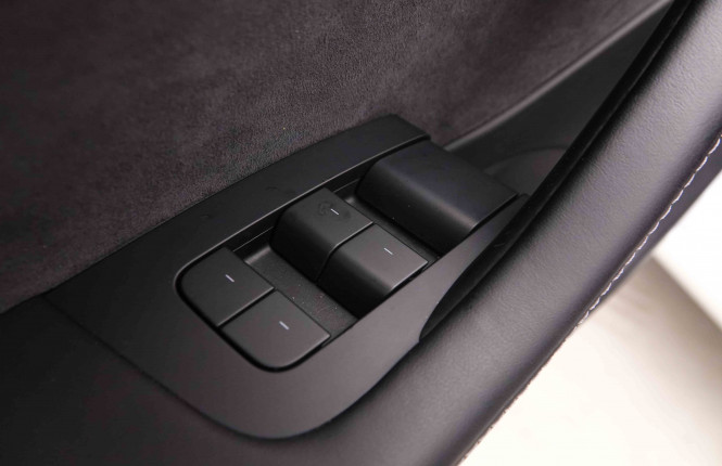 TESLA_TESLA_MODEL 3_2550931_50.jpg