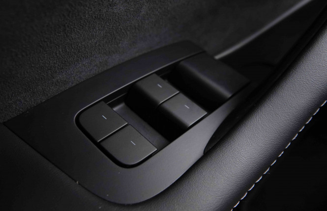 TESLA_TESLA_MODEL 3_2551096_18.jpg