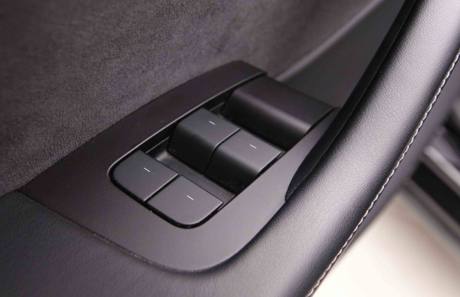 TESLA_TESLA_MODEL Y_2549379_21.jpg