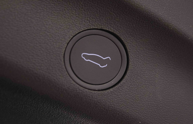 TESLA_TESLA_MODEL Y_2549379_6.jpg