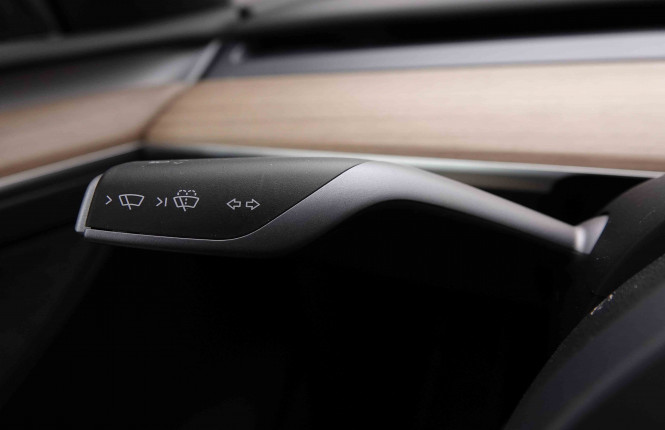 TESLA_TESLA_MODEL Y_2551010_14.jpg