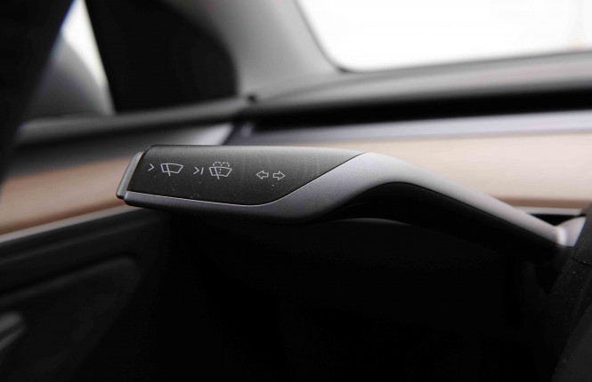 TESLA_TESLA_MODEL Y_2551375_15.jpg