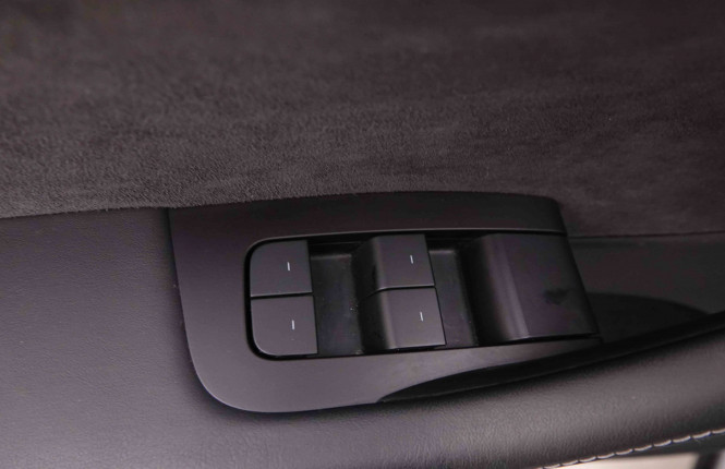 TESLA_TESLA_MODEL Y_2551375_19.jpg