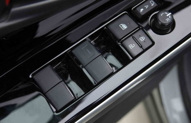 TOYOTA_TOYOTA_BZ4X_2654834_20.jpg