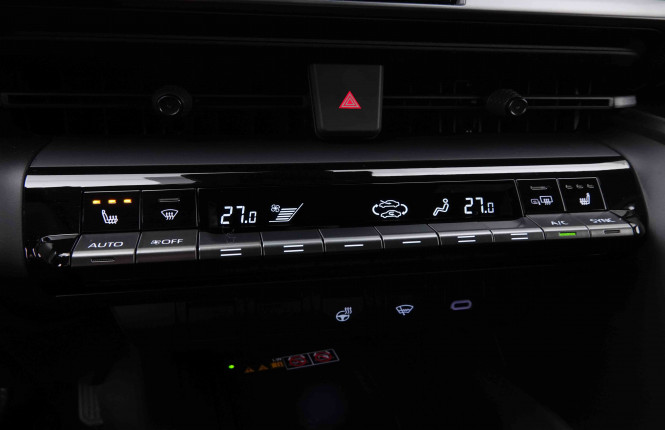 TOYOTA_TOYOTA_C_HR_2547873_12.jpg