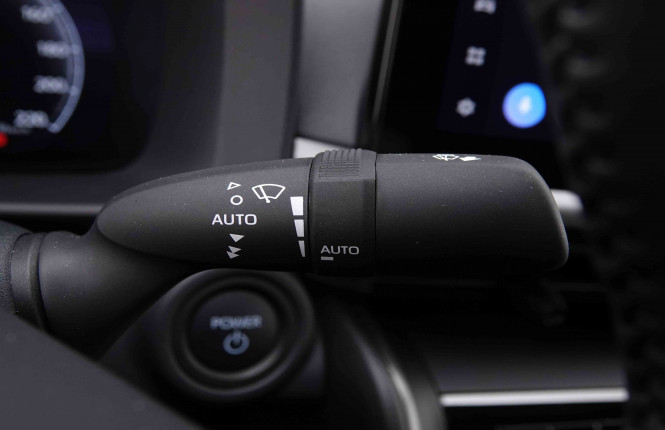 TOYOTA_TOYOTA_C_HR_2547873_16.jpg