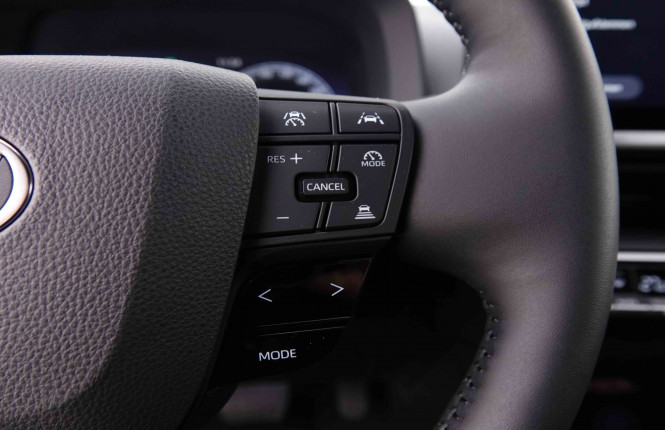 TOYOTA_TOYOTA_C_HR_2547873_18.jpg
