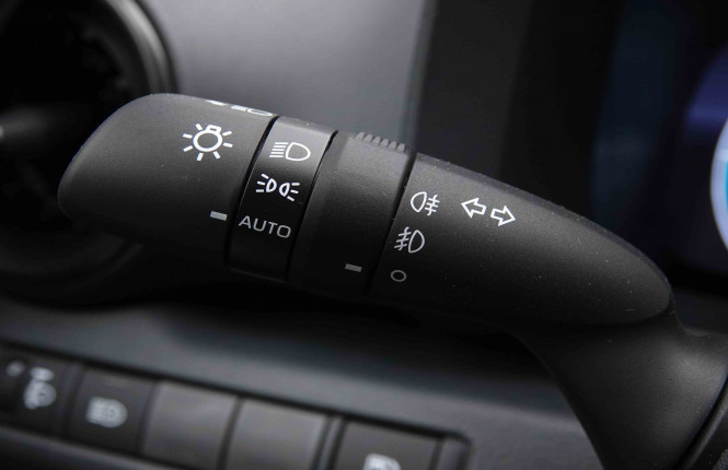 TOYOTA_TOYOTA_C_HR_2550782_14.jpg