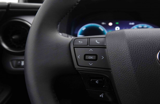 TOYOTA_TOYOTA_C_HR_2550782_16.jpg