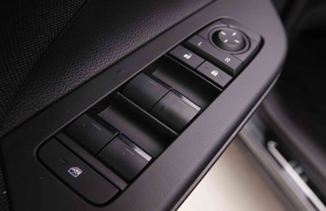 TOYOTA_TOYOTA_C_HR_2550782_18.jpg