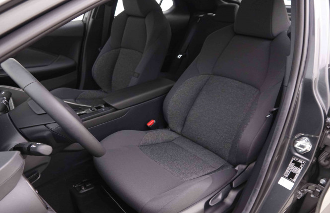 TOYOTA_TOYOTA_C_HR_2550782_6.jpg