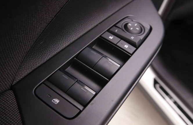 TOYOTA_TOYOTA_C_HR_2550785_18.jpg