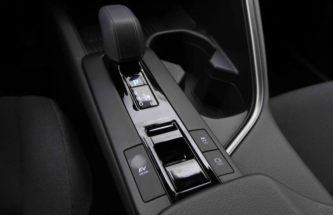 TOYOTA_TOYOTA_C_HR_2550788_12.jpg