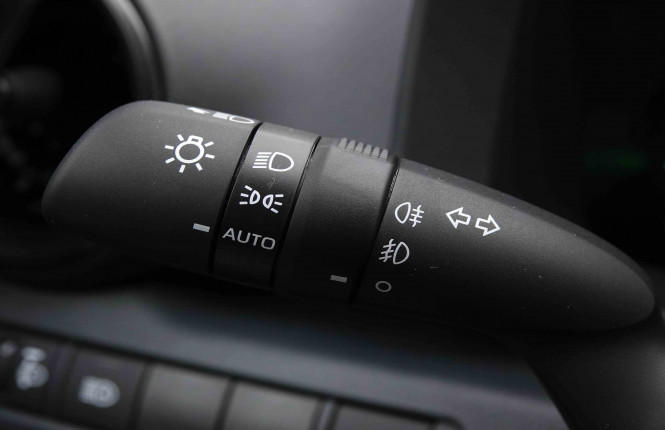 TOYOTA_TOYOTA_C_HR_2550788_14.jpg