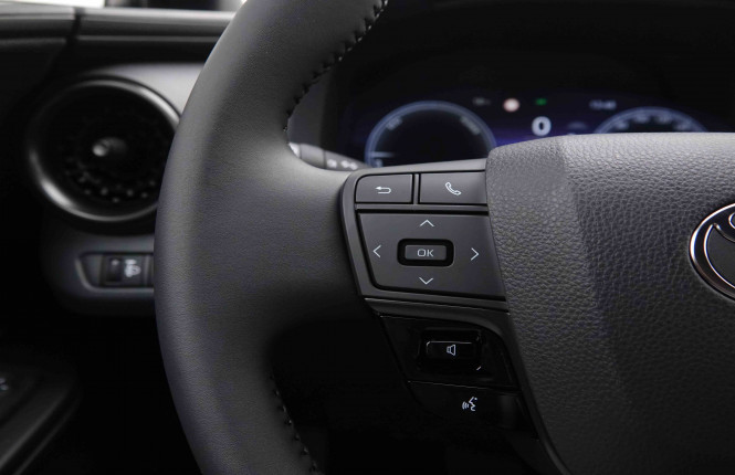 TOYOTA_TOYOTA_C_HR_2550788_16.jpg