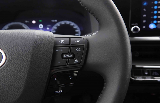 TOYOTA_TOYOTA_C_HR_2550788_17.jpg