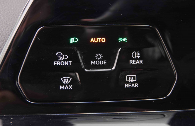 VOLKSWAGEN_VOLKSWAGEN_GOLF GTE_2549021_8.jpg