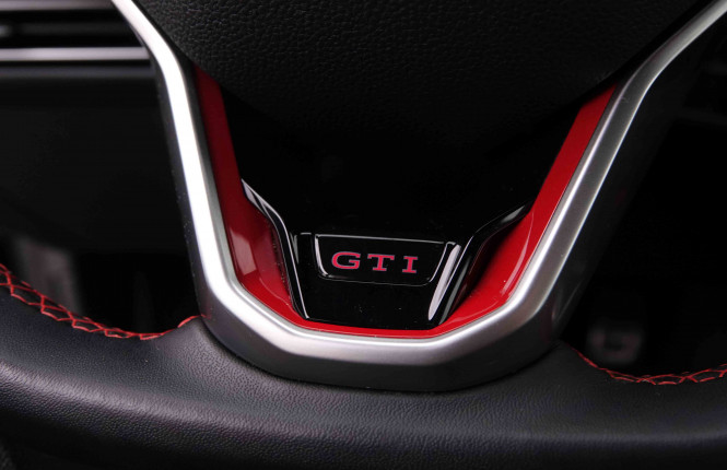 VOLKSWAGEN_VOLKSWAGEN_GOLF GTI_2548785_20.jpg