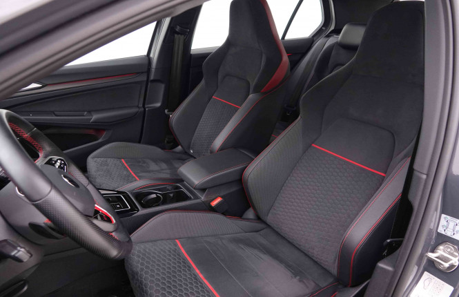 VOLKSWAGEN_VOLKSWAGEN_GOLF GTI_2548785_6.jpg