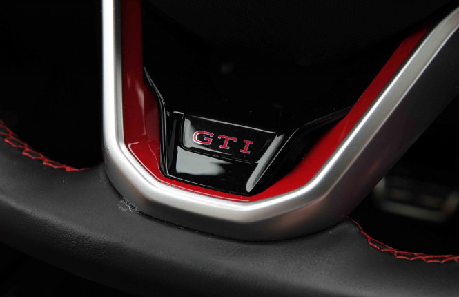 VOLKSWAGEN_VOLKSWAGEN_GOLF GTI_2549349_22.jpg