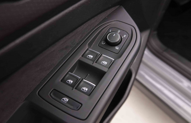 VOLKSWAGEN_VOLKSWAGEN_GOLF GTI_2549349_23.jpg