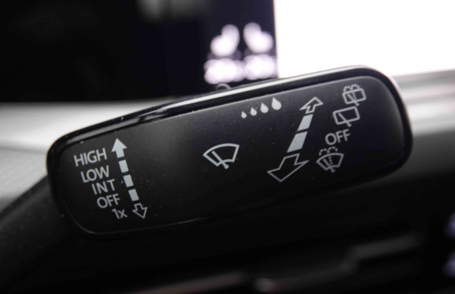 VOLKSWAGEN_VOLKSWAGEN_GOLF GTI_2549458_20.jpg