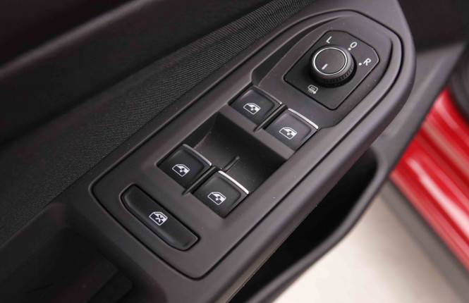 VOLKSWAGEN_VOLKSWAGEN_GOLF GTI_2549458_24.jpg