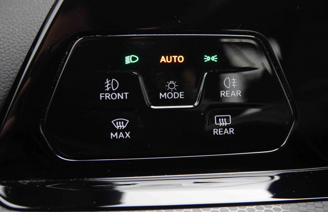 VOLKSWAGEN_VOLKSWAGEN_GOLF GTI_2549458_9.jpg