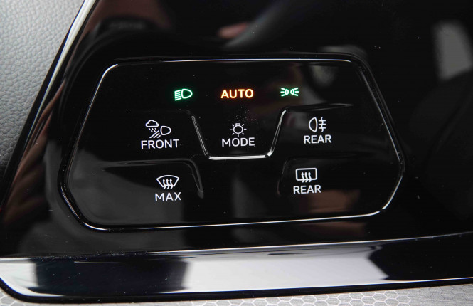 VOLKSWAGEN_VOLKSWAGEN_GOLF GTI_2549694_9.jpg