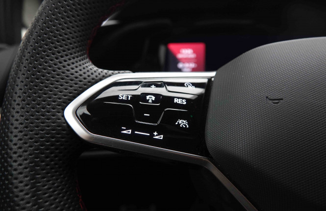 VOLKSWAGEN_VOLKSWAGEN_GOLF GTI_2549819_22.jpg