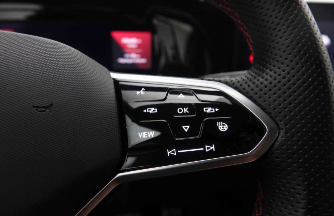 VOLKSWAGEN_VOLKSWAGEN_GOLF GTI_2549819_23.jpg
