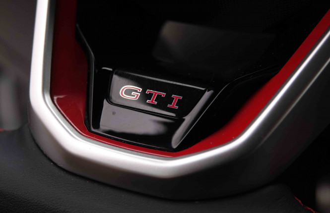 VOLKSWAGEN_VOLKSWAGEN_GOLF GTI_2549819_24.jpg