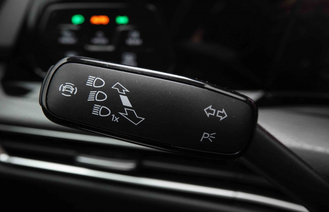 VOLKSWAGEN_VOLKSWAGEN_GOLF GTI_2550137_20.jpg