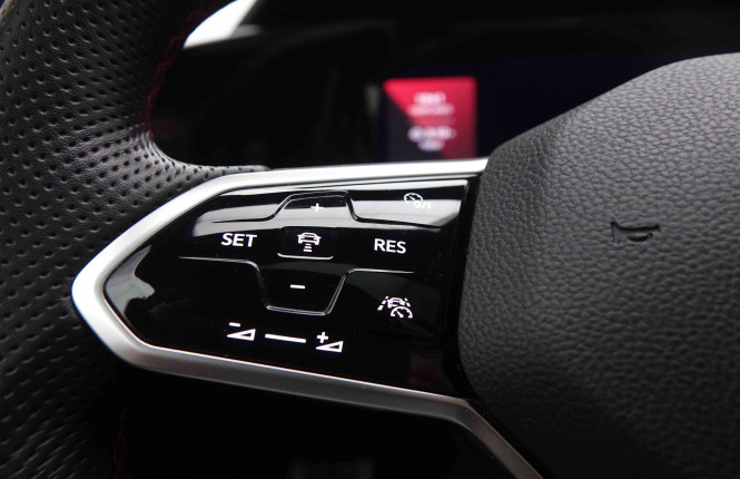 VOLKSWAGEN_VOLKSWAGEN_GOLF GTI_2550137_22.jpg
