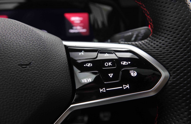 VOLKSWAGEN_VOLKSWAGEN_GOLF GTI_2550137_23.jpg