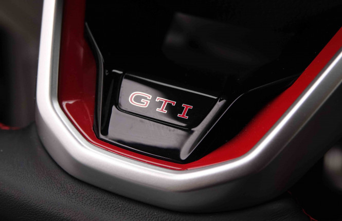 VOLKSWAGEN_VOLKSWAGEN_GOLF GTI_2550137_24.jpg