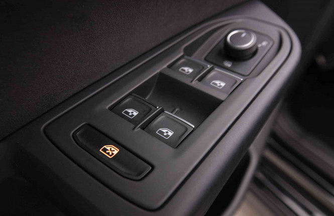 VOLKSWAGEN_VOLKSWAGEN_GOLF GTI_2550137_25.jpg