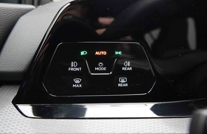 VOLKSWAGEN_VOLKSWAGEN_GOLF GTI_2652847_20.jpg